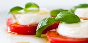 Fast and Easy Low Carb Caprese Salad Recipe